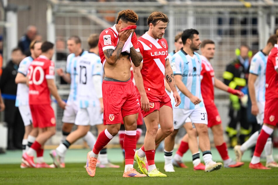 Der Cottbus-Profi war von dem Vorfall sichtlich getroffen.