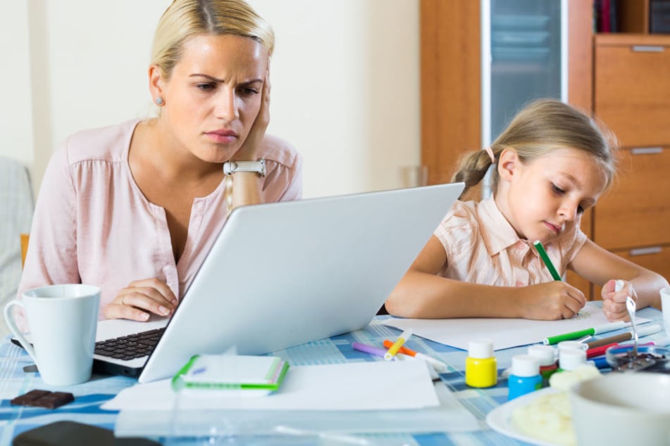 Für viele von einem Elternteil verlassene Kinder gibt es den Unterhaltsvorschuss von der Kommune - das Antragsverfahren hat es aber in sich.