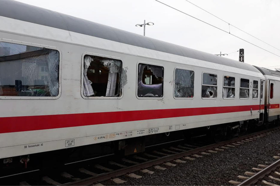 Auch ein Intercity der Deutschen Bahn war betroffen.