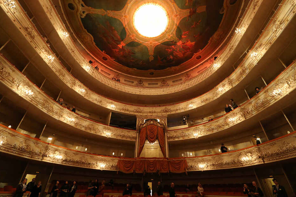 Im Michailowski-Theater findet beim Opernball die Gala statt, zu Schmaus und Tanz ziehen die Gäste danach in die Philharmonie um.