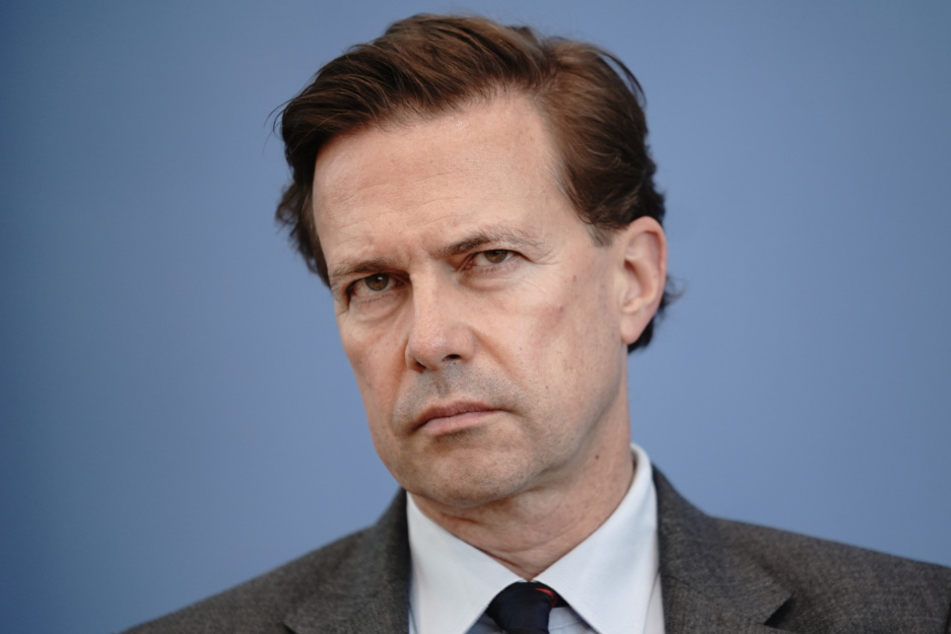 Regierungssprecher Steffen Seibert (60) gab am Mittwoch bekannt, dass bei dem russischen Oppositionellen Alexej Nawalny (44) ein Nervenkampfstoff nachgewiesen wurde.