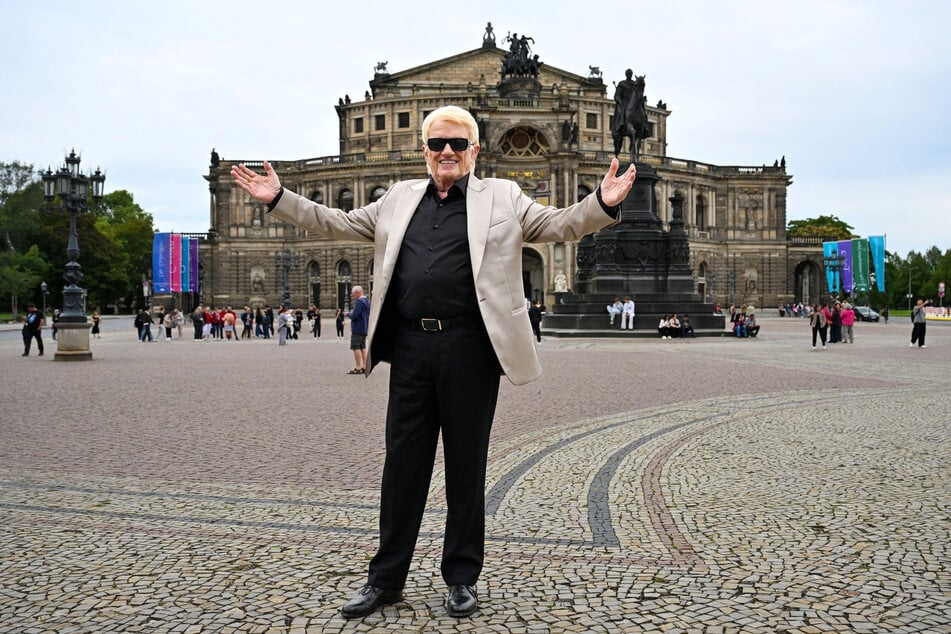 Während am 5. Febraur in der Oper beim SemperOpernball getanzt wird, singt Heino im Alten Schlachthof.