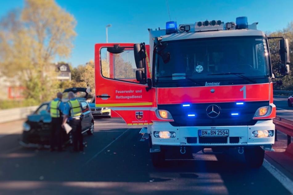 Am Freitagabend rückte die Feuerwehr zu einem Unfall auf der A565 in Bonn aus.