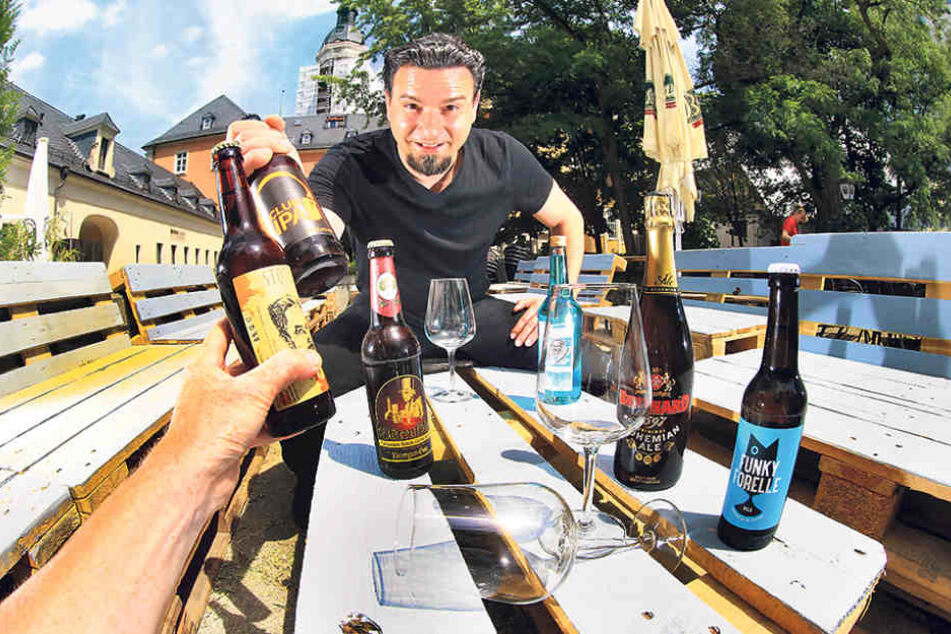 Auch auf dem Getreidemarkt wird gefeiert: Danny Szillat (36) und seine Mitstreiter widmen ihre Party dem Bier.