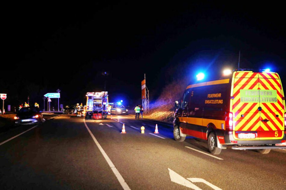 Die Straße wurde während des Einsatzes voll gesperrt.