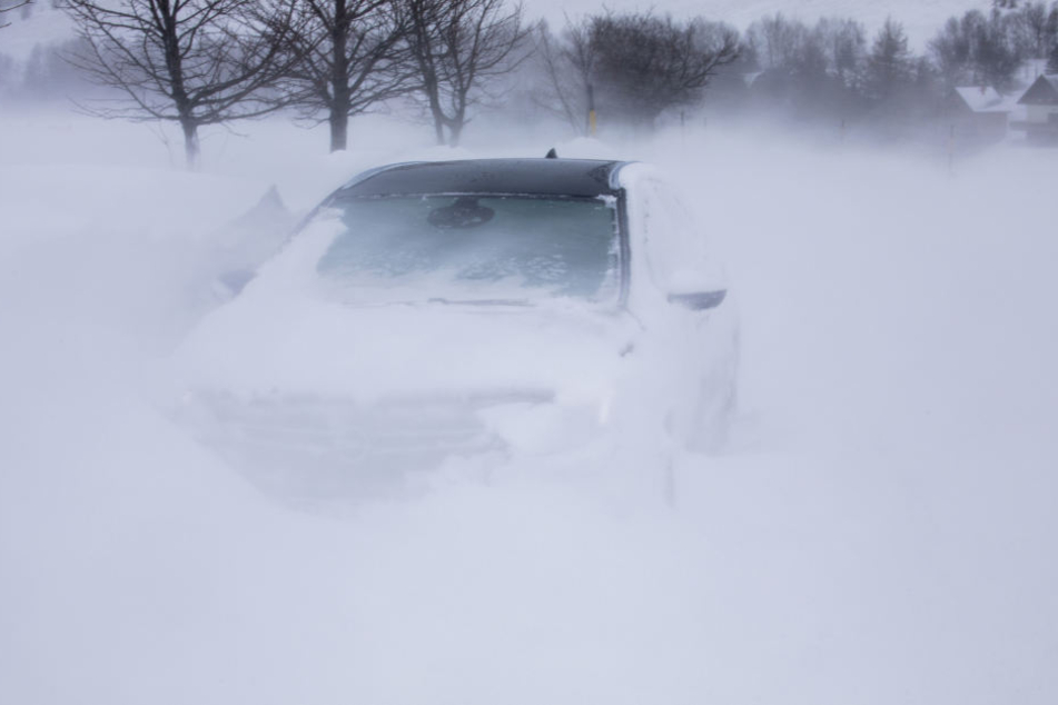 Am Dienstag kann es in den oberen Lagen auch wieder starke Schneestürme geben.