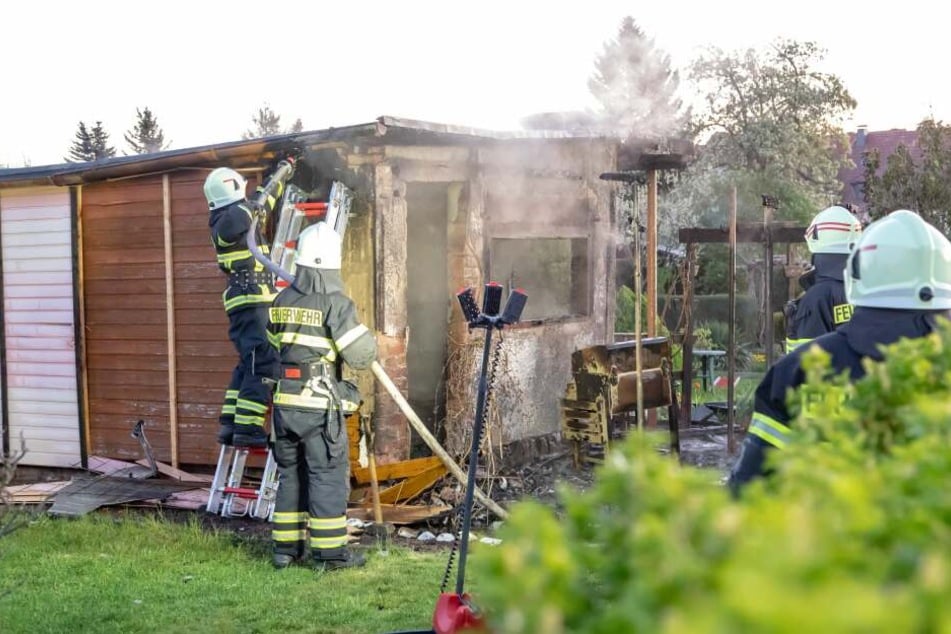 Den Brand am Nachmittag konnten die Kameraden der Ortsfeuerwehr Hammerbrücke zügig löschen und so schlimmeres verhindern. (Symbolbild)