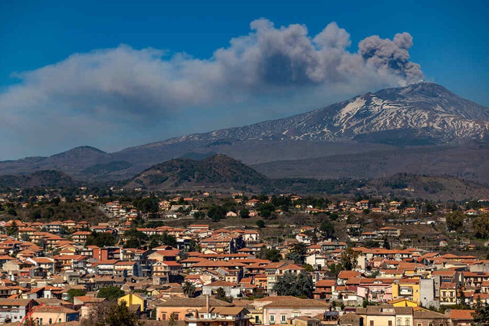 In den Gebieten um den Vulkan Ätna, so wie hier im süditalienischen Nicolosi, können die Menschen das Rumoren täglich beobachten.
