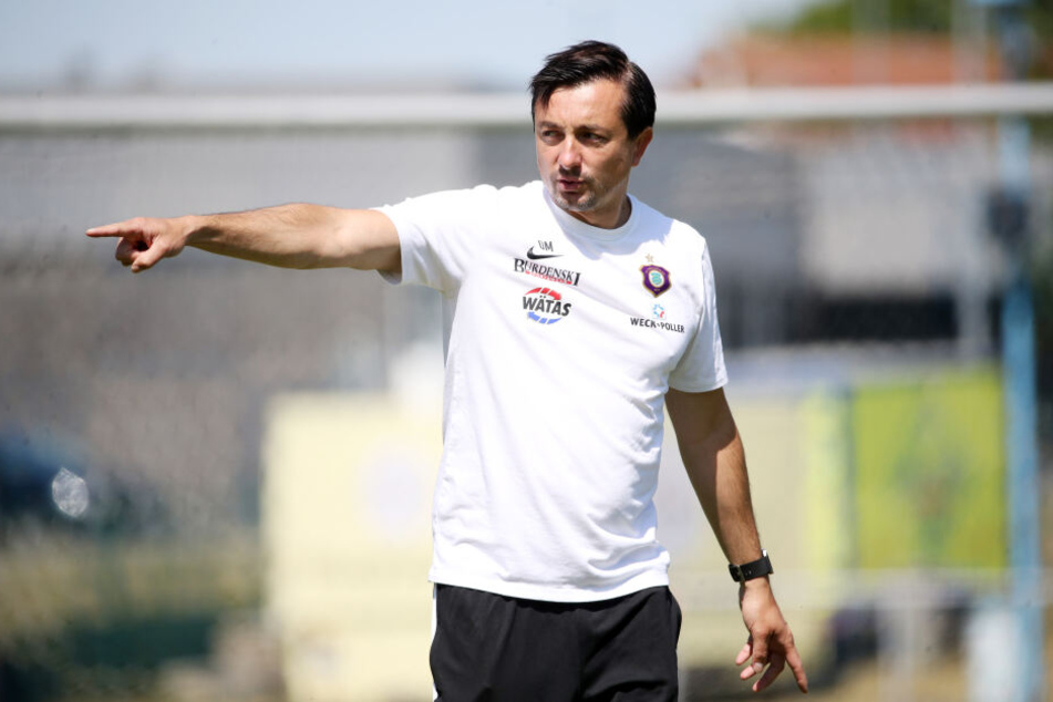 Aue-TRainer Daniel Meyer hat die Abfahrt auf Montag vorgezogen.