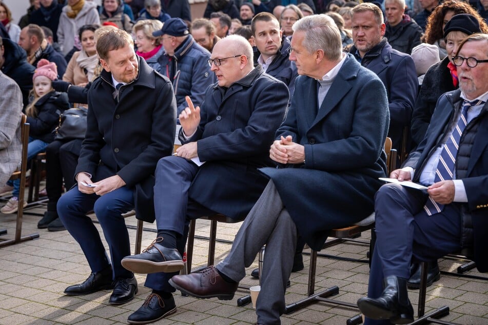 Ministerpräsident Michael Kretschmer (v.l.n.r.), OB Sven Schulze und Bundespräsident a.D. Christian Wulff erinnerten an den Chemnitzer Auschwitz-Überlebenden Justin Sonder.