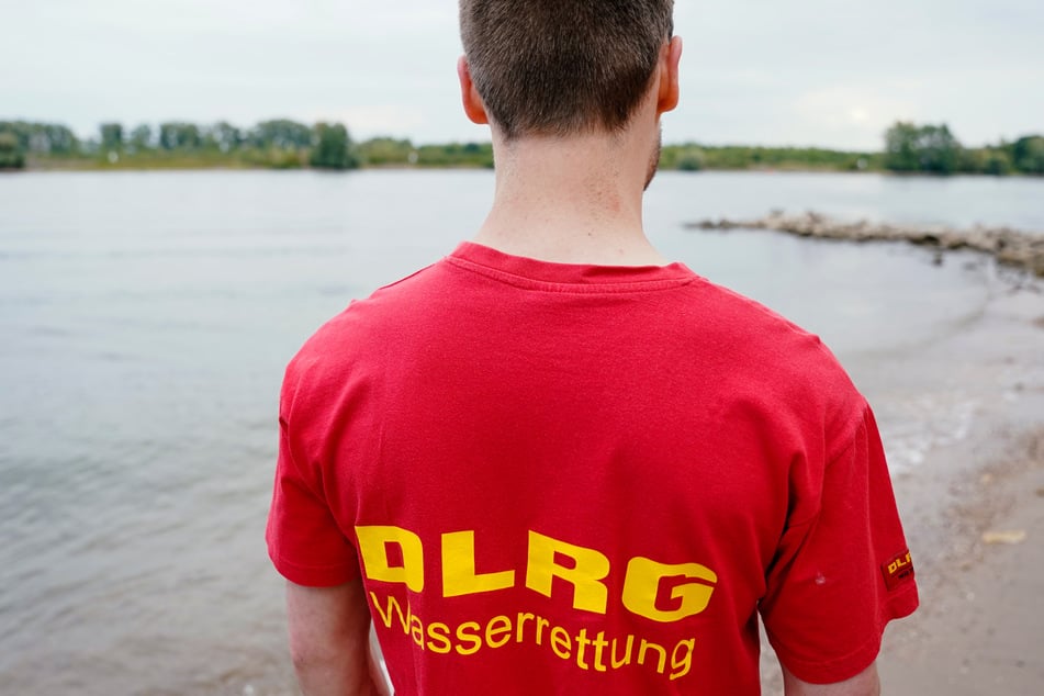 Die DLRG als private Wasserrettungsorganisation hat es sich zur Aufgabe gemacht, Menschen vor dem Ertrinken zu bewahren. Außerdem klärt sie über Gefahren auf. (Symbolbild)
