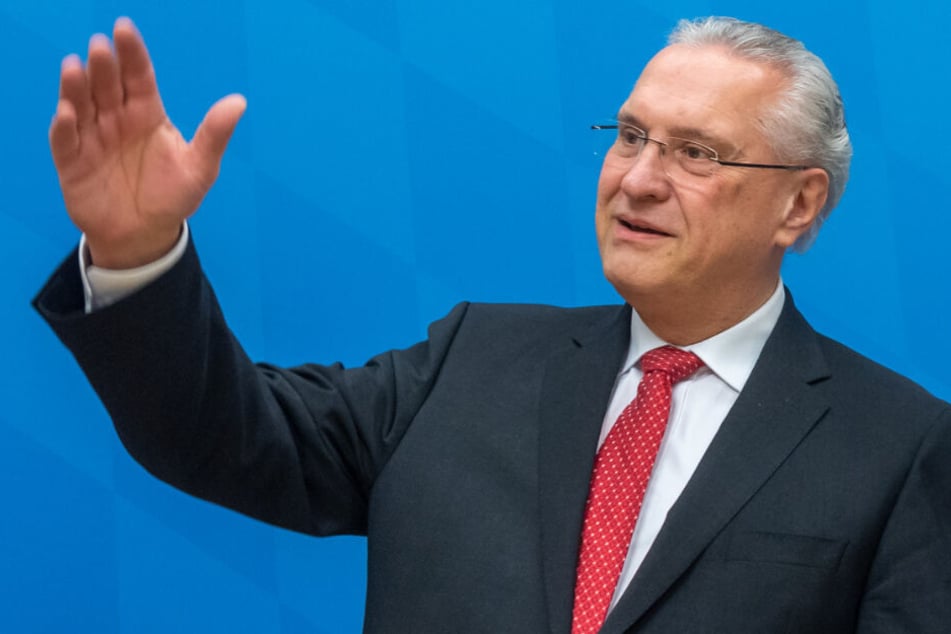 Innenminister Joachim Herrmann will ein entschlossenes und hartes Vorgehen gegen Rechts. (Archiv)