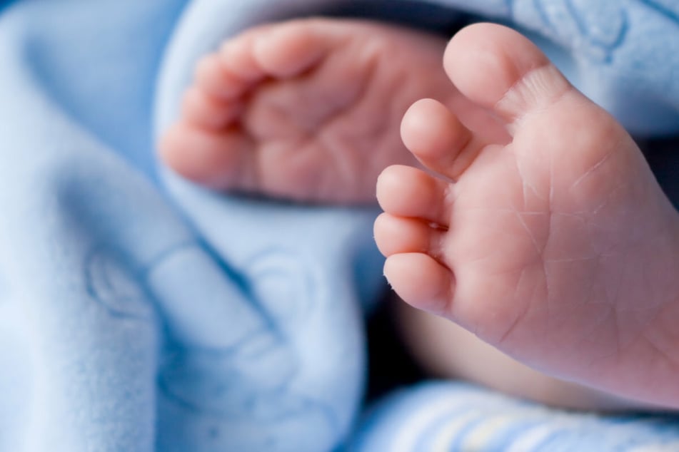 Kuriose Geburt! Frau bringt Baby auf Pariser Place de la Concorde zur Welt
