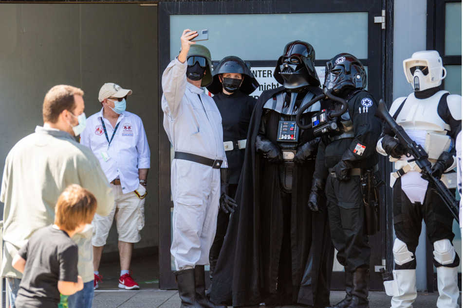 In Duisburg konnten sich Kinder mit Star-Wars-Figuren fotografieren lassen.