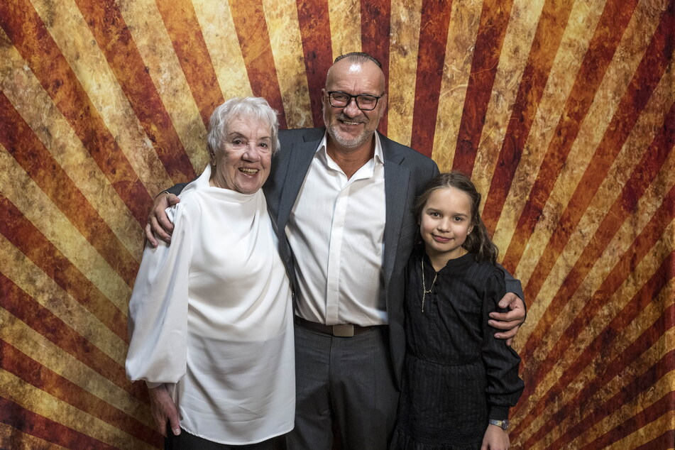 Nix geht ohne Familie: Ulf Neuhaus (60) mit Mama Gisela (88) und Enkelin Lena (8).