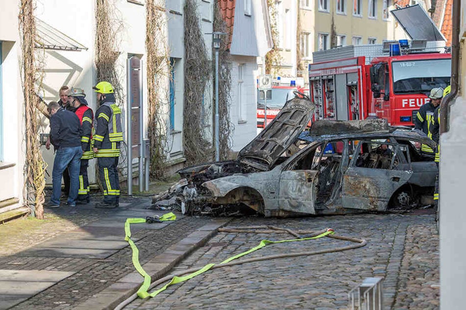 Der Angriff richtete sich laut Polizei vermutlich gegen die Behörde. Ein Terroranschlag wird allerdings ausgeschlossen.