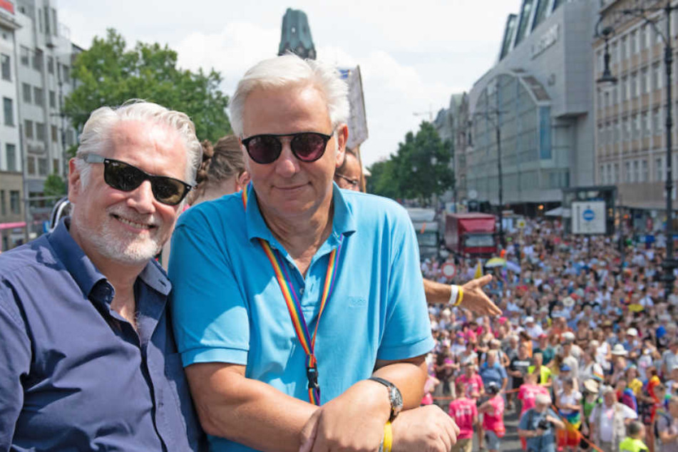 Seit über 25 Jahren ein Paar: Wowi am 28. Juli mit seinem Lebensgefährten Jörn Kubicki (52) beim Berliner CSD.