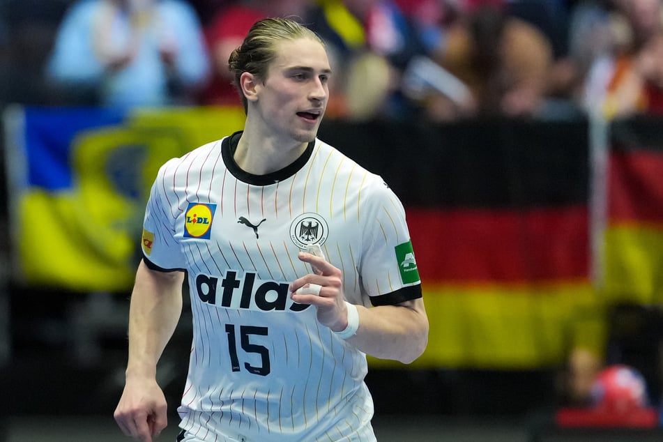 Deutschlands Handballer bangen vor dem zweiten WM-Spiel gegen die Schweiz um Juri Knorr (24). Rückenwind gibt dagegen der souveräne Auftaktsieg gegen Polen.