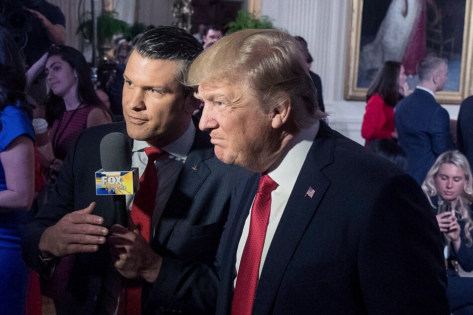 Noch vor sieben Jahren, hat der ehemalige FOX-News-Moderator Pete Hegseth (44) den neuen Präsidenten Donald Trump (78) interviewt.