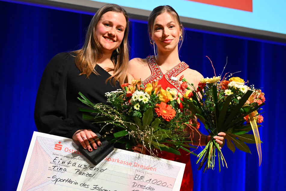 Wasserspringerin Tina Punzel (27, l.) sicherte sich vor der Zweitplatzierten Anna Seidel (24) den Titel "Sportlerin des Jahres 2022".