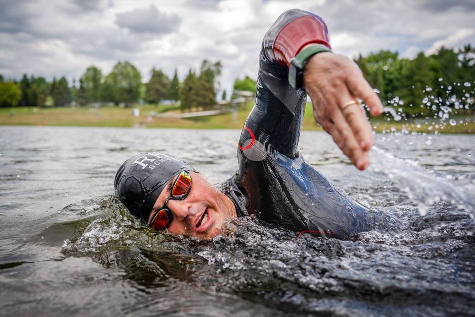 Extrem-Schwimmer Joseph Heß (36) durchquerte am Wochenende die Ostsee.