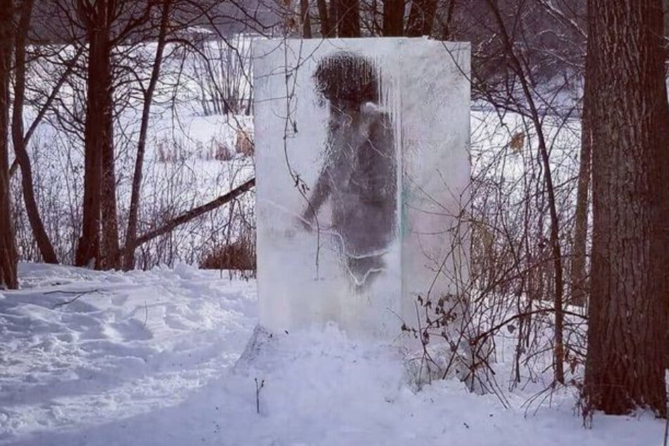 "Caveman" trapped in block of ice stuns park visitors | TAG24