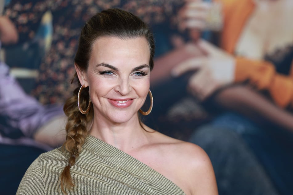 Schauspielerin Annika Lau (47) ist am Freitagabend zu Gast in der "NDR Talk Show" und spricht über die ADHS-Erkrankung ihres Sohnes.