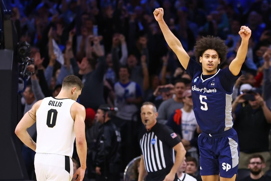 March Madness roundup: Saint Peter’s fairy tale continues, Kansas overcomes Providence