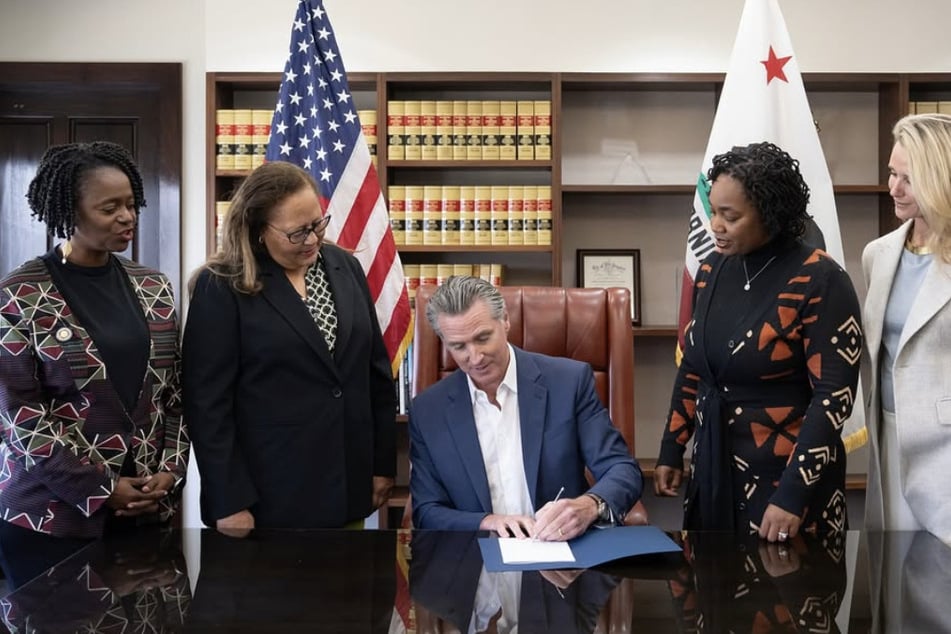 California Governor Gavin Newsom (c.) signed SB 158 into law, creating the Bureau for Descendants of American Slavery.