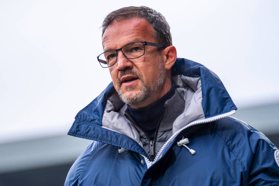Fredi Bobic (51) muss nach der neuerlichen Derby-Pleite seinen Posten als Hertha-Manager räumen.
