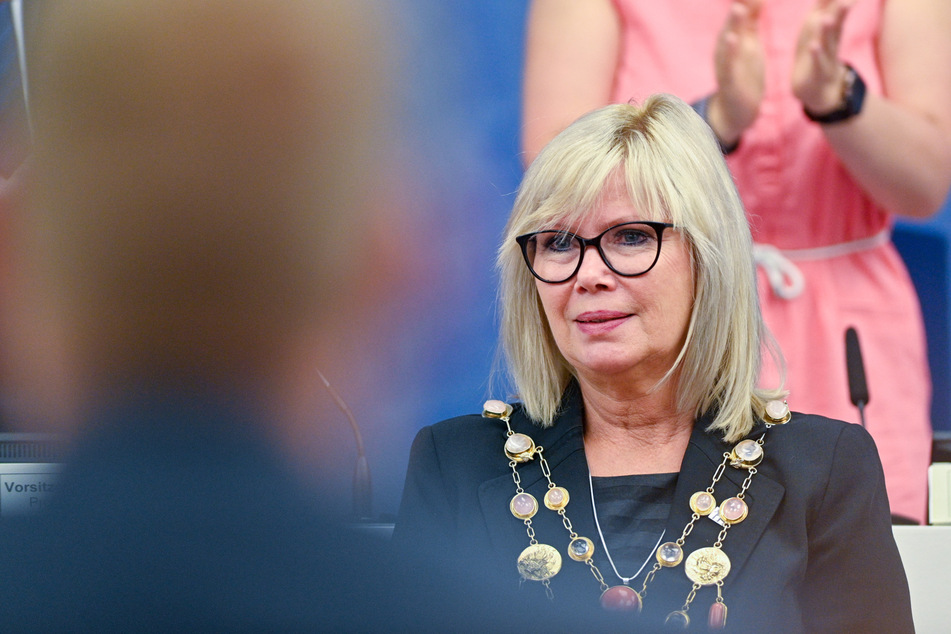 Simone Borris (59, parteilos) wurde am Donnerstag als neue Oberbürgermeisterin von Magdeburg vereidigt.