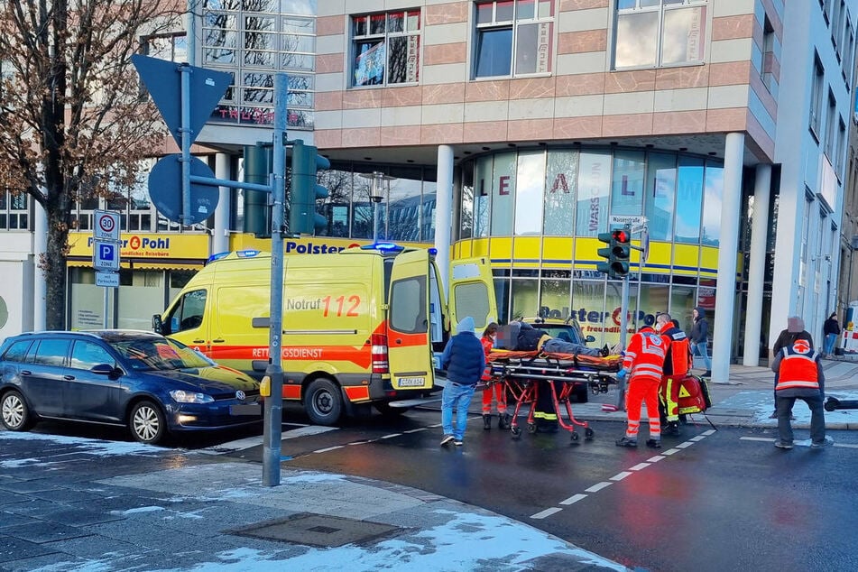 Auf der Bahnhofstraße in Chemnitz ist ein E-Scooter-Fahrer schwer verletzt worden.