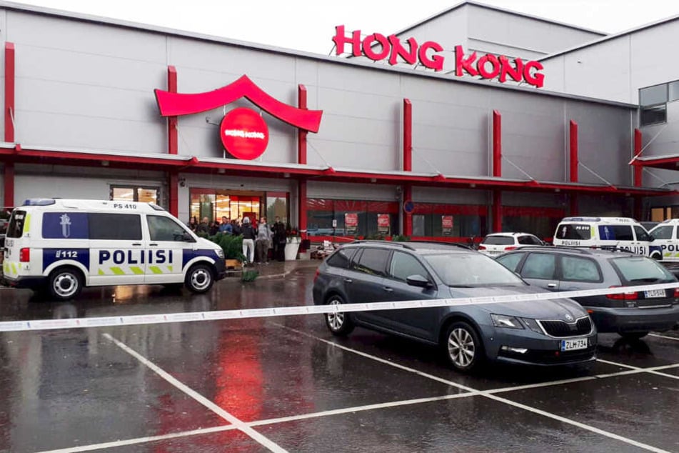 Die Polizei sperrte das Einkaufszentrum ab und ermittelt nun.