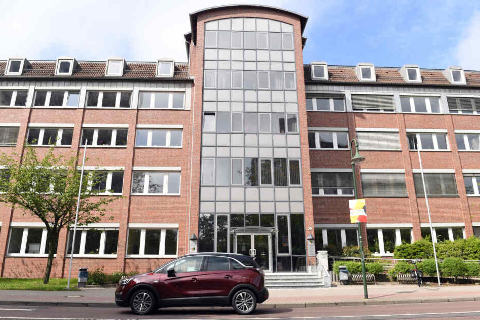 Der Prozess findet am Landgericht Dessau-Roßlau statt.