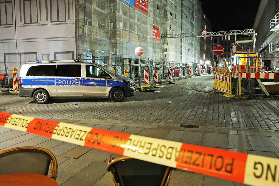 Die Polizei sicherte noch in der Tatnacht Spuren an der Schloßstraße und Rosmaringasse.