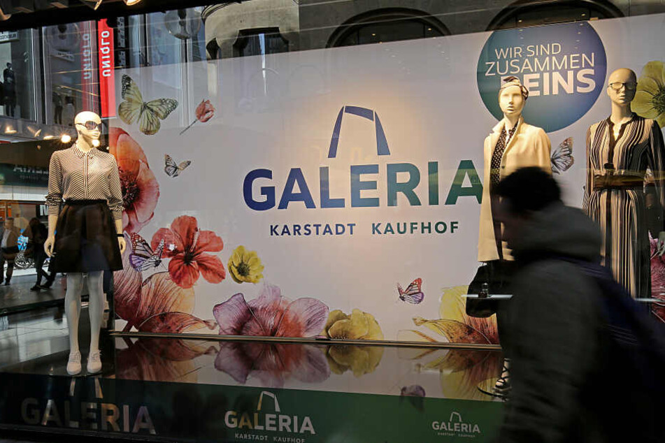 In 24 Karstadt-Filialen in NRW sind die Beschäftigen zum Streik aufgerufen.