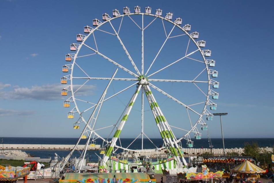 Der Arbeiter stürzte aus einer Höhe von 25 Metern vom Riesenrad. (Symbolbild)
