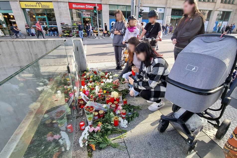 Am Tag nach dem tödlichen Unfall von Pablo legten viele junge Chemnitzer Blumen nieder und zündeten Kerzen an.