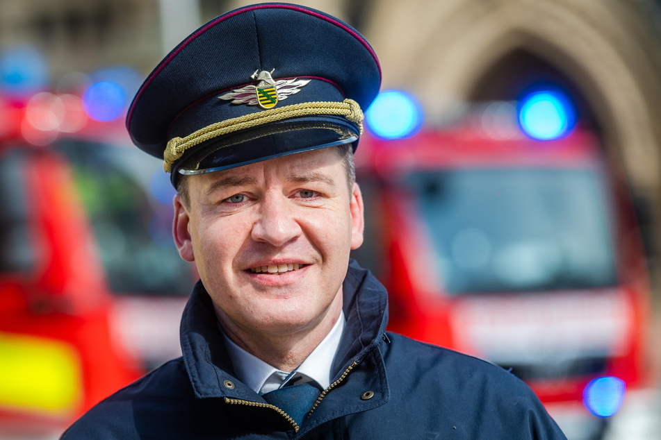 Feuerwehrchef René Kraus (50) kann auf die Helfer der Berufsfeuerwehr und der Freiwilligen Wehren stolz sein.