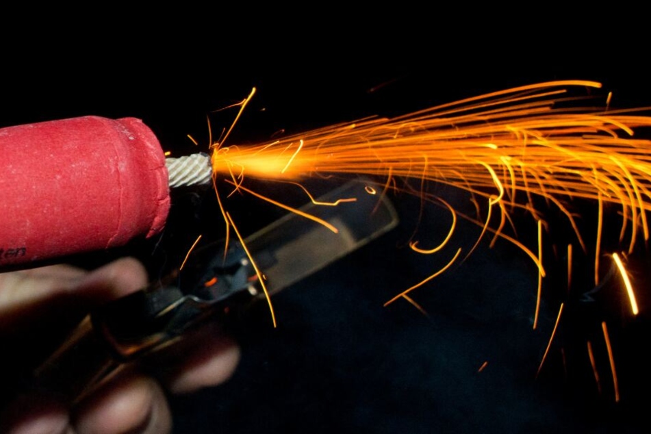 Private Feuerwerke in der Silvesternacht sollen in einigen Städten in Deutschland verboten werden. (Symbolbild)