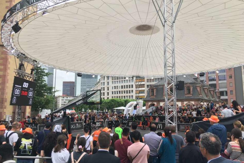 Die Arena war am Freitagnachmittag picke packe voll.