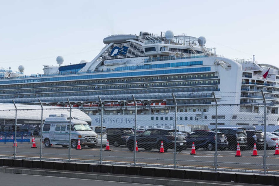 Die Diamond Princess liegt in Yokohama vor Anker.