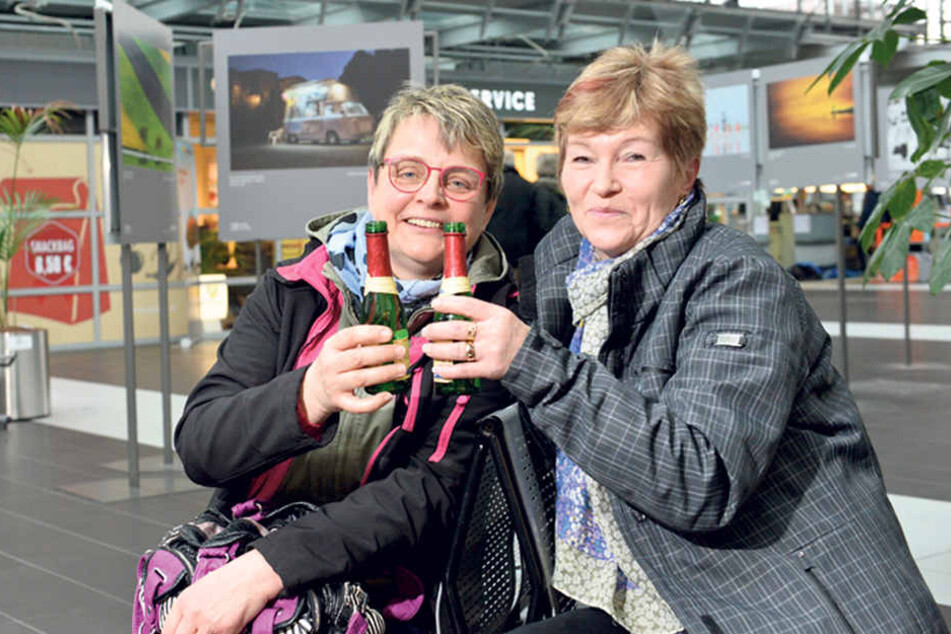 Heike Braune (55, l.) und Heidi Ullrich (60) zieht es an die Türkische Riviera.