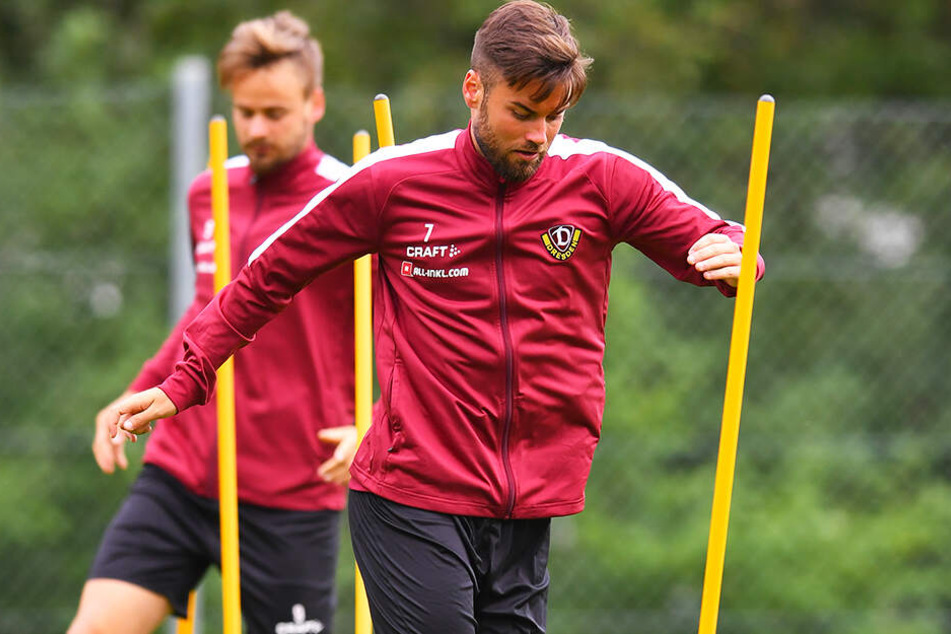 Niklas Kreuzer im Training am Ball.