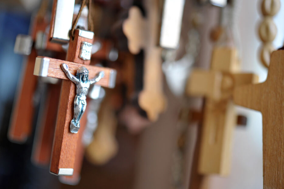 In der Verwaltung der katholischen Kirche sollen Frauen gefördert werden. (Symbolbild)
