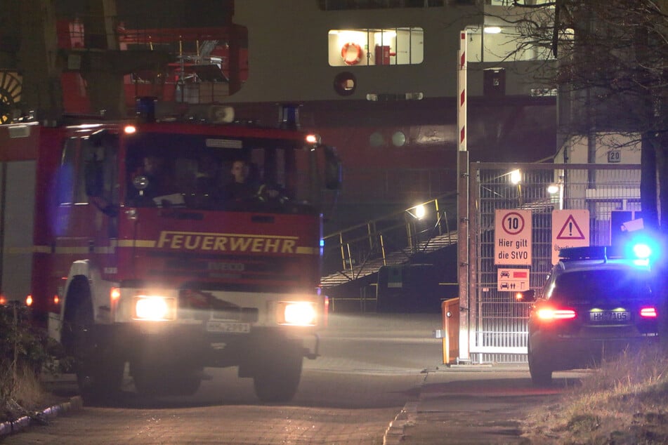 Die Feuerwehr war auf dem Gelände der Norderwerft im Hamburger Hafen im Einsatz.