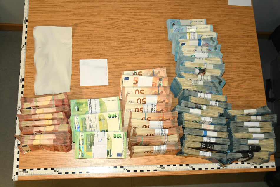Die Polizei fand am Dienstag mehr als eine halbe Million Euro.