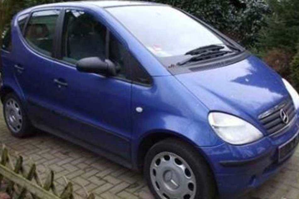 So ein blauer Mercedes A-Klasse, Baujahr 1999 ging direkt vom lidl-Parkplatz in die Schrottpresse.