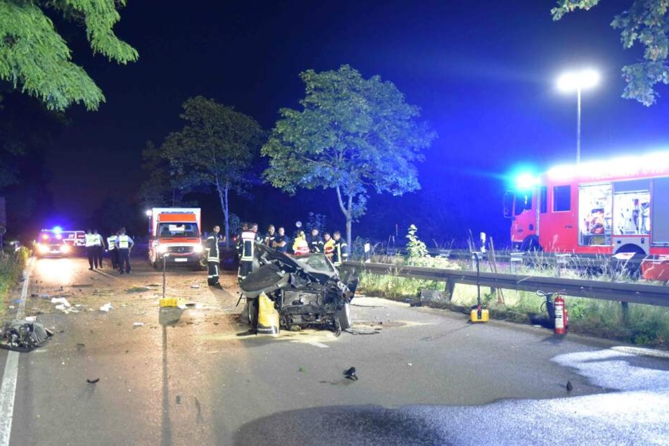 Das Unfallauto auf der Kölner Militärringstraße.