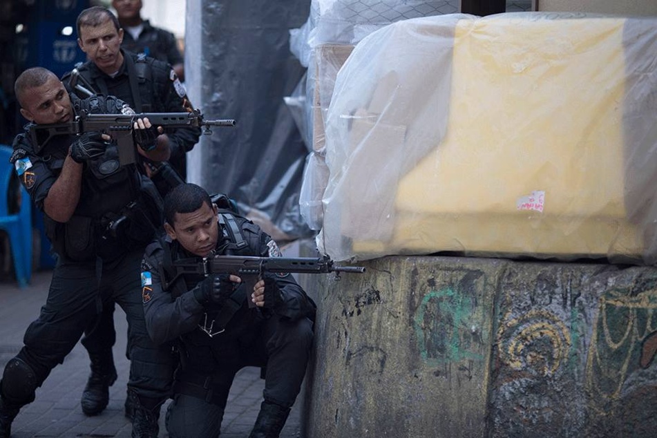 In Rio de Janeiro ist ein Krieg zwischen Drogenbanden und Sicherheitskräften ausgebrochen.